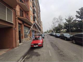 Local Comercial a Príncep de Viana-Clot-Xalets Humbert Torres