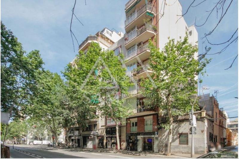 Foto ecc9c0a0-f534-460e-bafe-1997999fc776. Edificio en El Camp de l´Arpa del Clot Barcelona