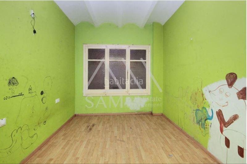 Foto 0b51d3f3-7e67-4527-a21f-ce3b6ac70f5b. Edifici a El Camp de l´Arpa del Clot Barcelona