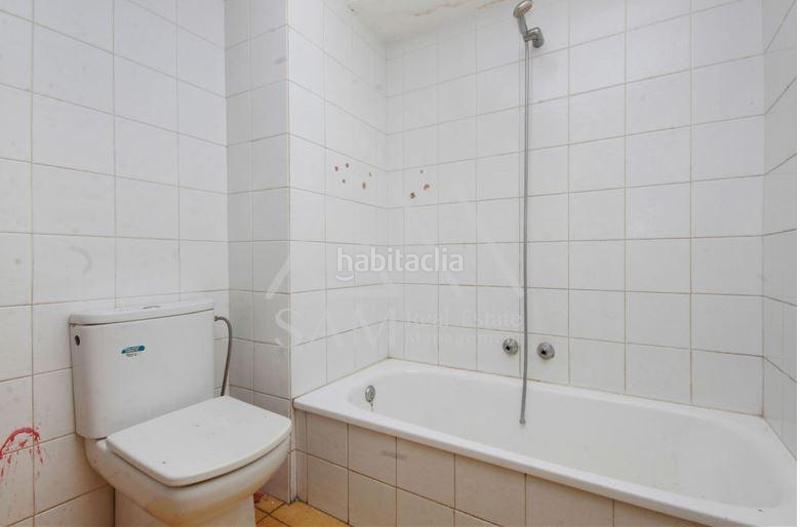 Foto 26af803a-25e3-41d4-a95a-1f819ebec4bf. Edifici a El Camp de l´Arpa del Clot Barcelona