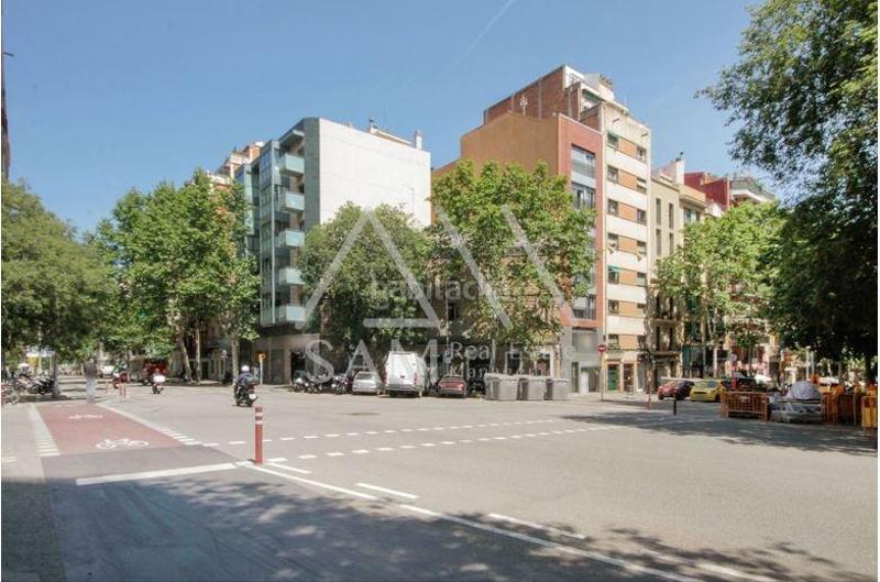 Foto 8dee49b6-aad4-4da5-b617-04a07946dd1e. Edifici a El Camp de l´Arpa del Clot Barcelona