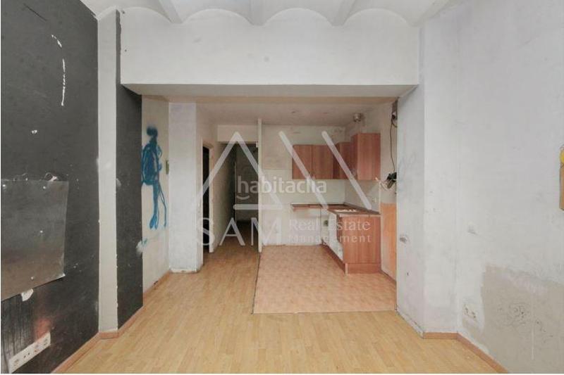 Foto fe286a08-471a-41cd-b0e1-73e8cd274b6f. Edifici a El Camp de l´Arpa del Clot Barcelona