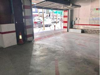Autoparkplatz in Llefià