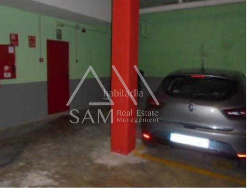 Foto 65716ab6-2011-4c3e-83c8-00d7cb3df656. Aparcament cotxe a Plaça Catalunya Manresa