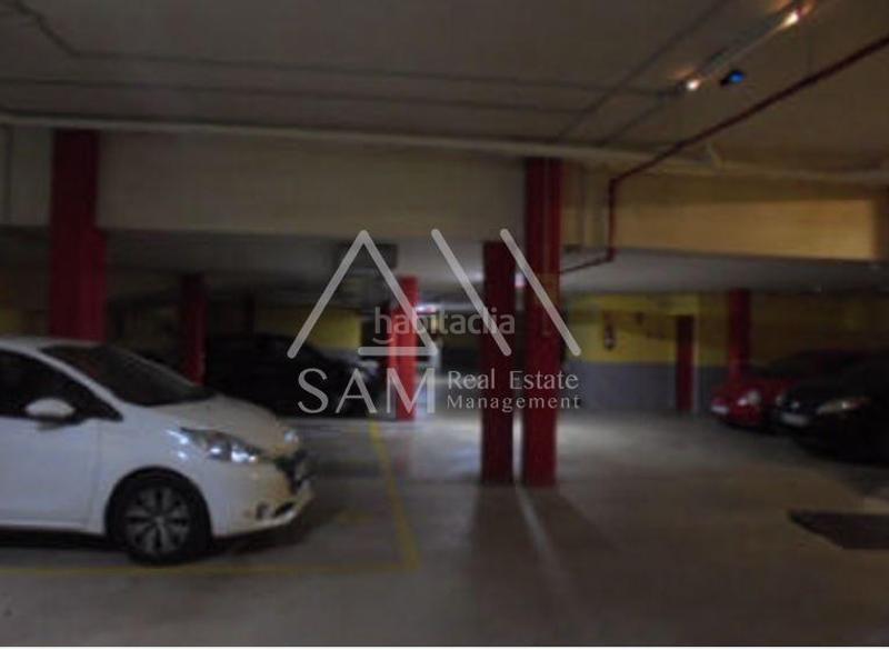 Foto efe4b328-3091-42c1-9641-d0fb64e52b15. Parking coche en Plaça Catalunya Manresa