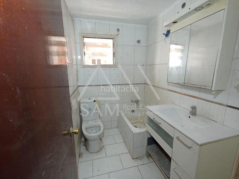 Foto fb28ab74-cb06-46ba-826f-bdba96652eec. Pis a Sant Roc Badalona