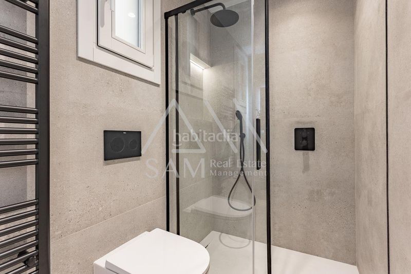 Piso vivienda exclusiva junto a plaza catalunya y calle pelayo, con piscina comunitaria en Barcelona - Imagen 32