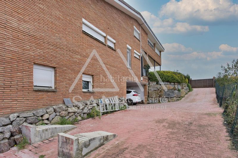 Foto 8e5dba3e-c071-4c7e-ba2c-11e379934b8f. Casa amb calefacció aparcament piscina a Lliçà d´Amunt