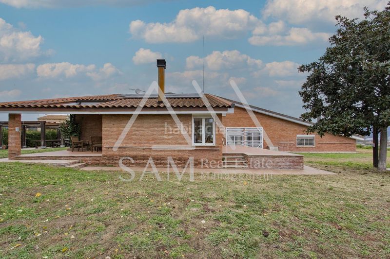 Foto bdd2132b-27cb-4214-abba-71fb14e60a46. Casa amb calefacció aparcament piscina a Lliçà d´Amunt