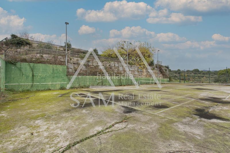 Foto c56d5c0b-f396-409b-a59c-c8f20993e0c2. Casa amb calefacció aparcament piscina a Lliçà d´Amunt