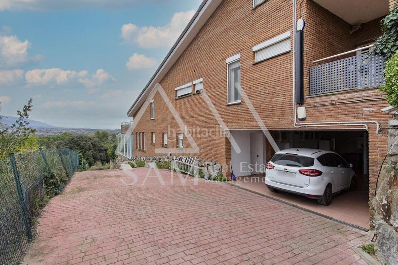 Foto f0d2fef7-0072-4a9f-94ca-65b3e19fa291. Casa amb calefacció aparcament piscina a Lliçà d´Amunt