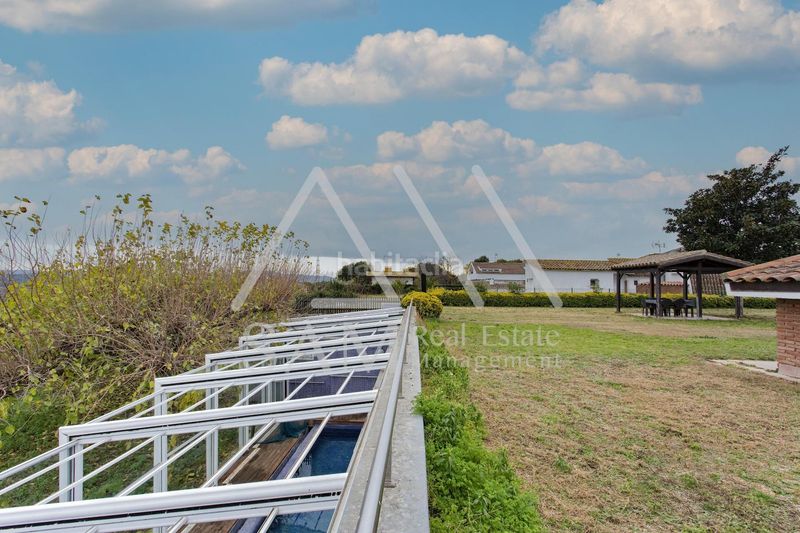Foto ff3aab19-30bf-4896-851b-1bb54b814eec. Casa amb calefacció aparcament piscina a Lliçà d´Amunt