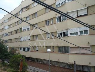 Etagenwohnung in Ciutat Meridiana