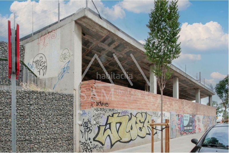 Foto af0b99ec-9694-4e58-9c3d-e08dd50e7b61. Edificio in Serra d'en Camaró Sabadell