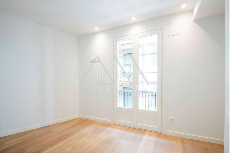 Piso vivienda exclusiva con piscina comunitaria en el corazón en Barcelona - Imagen 31