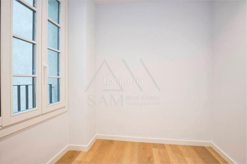 Piso vivienda exclusiva con piscina comunitaria en el corazón en Barcelona - Imagen 16