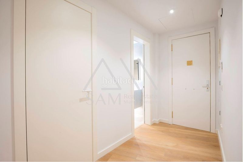 Piso vivienda exclusiva con piscina comunitaria en el corazón en Barcelona - Imagen 12