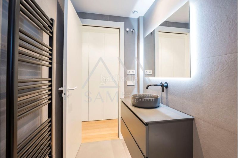 Piso vivienda exclusiva con piscina comunitaria en el corazón en Barcelona - Imagen 30