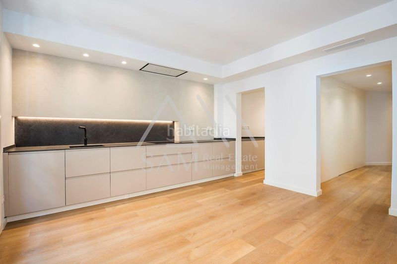Piso vivienda exclusiva con piscina comunitaria en el corazón en Barcelona - Imagen 21