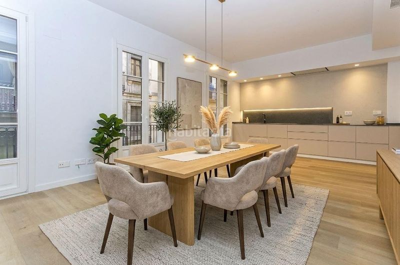 Piso vivienda exclusiva con piscina comunitaria en el corazón en Barcelona - Imagen 3