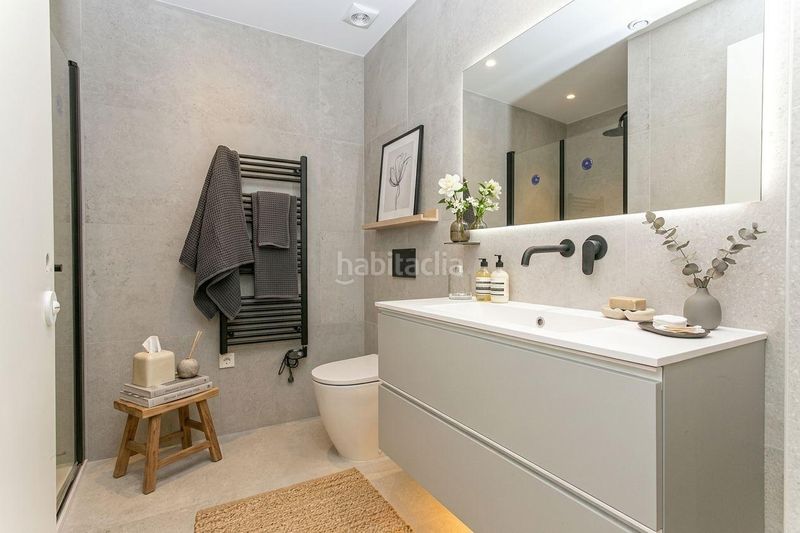 Piso vivienda exclusiva con piscina comunitaria en el corazón en Barcelona - Imagen 9