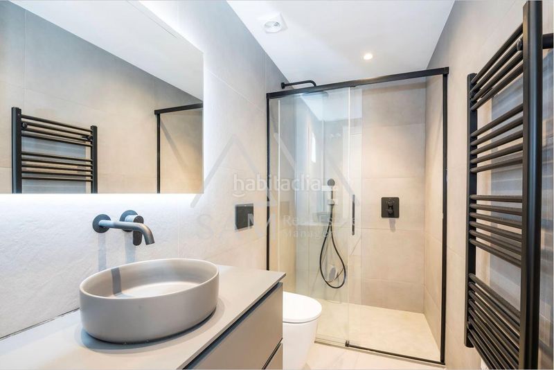 Piso vivienda exclusiva con piscina comunitaria en el corazón en Barcelona - Imagen 29