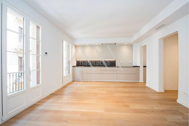 Piso vivienda exclusiva con piscina comunitaria en el corazón en Barcelona - Imagen 19