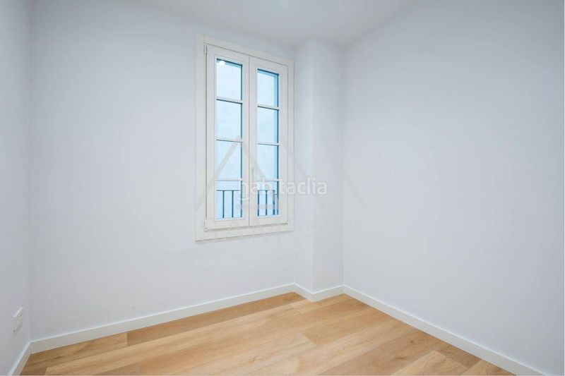 Piso vivienda exclusiva con piscina comunitaria en el corazón en Barcelona - Imagen 15