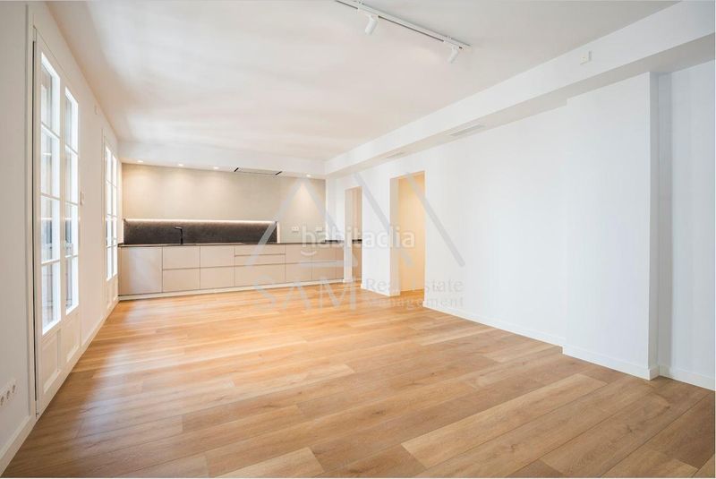 Piso vivienda exclusiva con piscina comunitaria en el corazón en Barcelona - Imagen 18