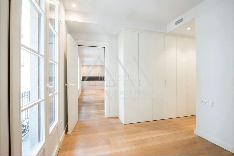 Piso vivienda exclusiva con piscina comunitaria en el corazón en Barcelona - Imagen 28