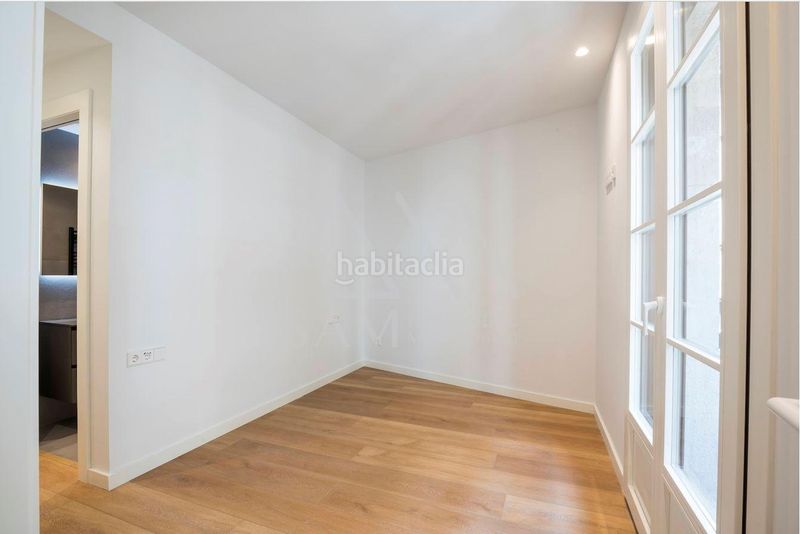 Piso vivienda exclusiva con piscina comunitaria en el corazón en Barcelona - Imagen 27
