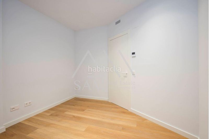 Piso vivienda exclusiva con piscina comunitaria en el corazón en Barcelona - Imagen 14