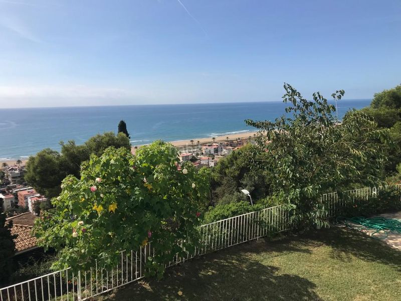 Foto 0875df01-cdd4-40a3-854a-6b0a3e1f6071. Chalet magnífica villa señorial con vistas panorámicas sobre el mar mediterráneo en Castelldefels