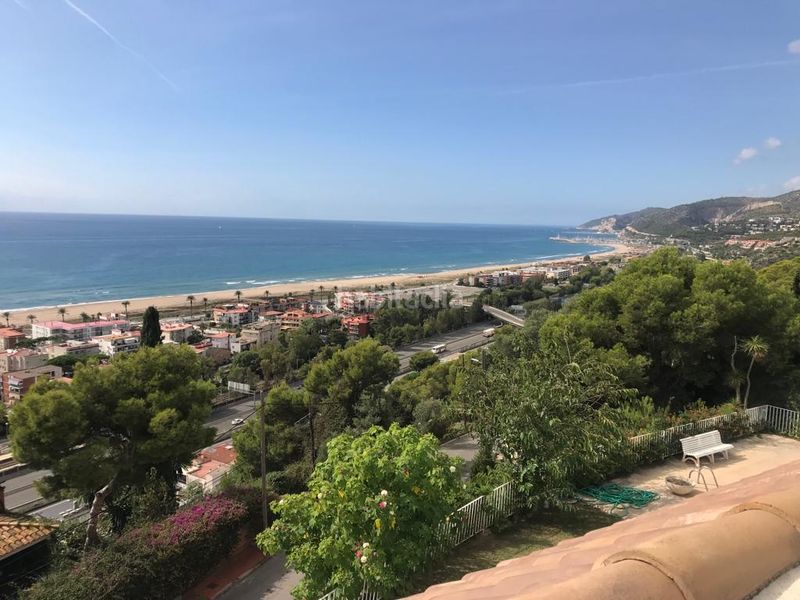 Foto 0ffd3e72-f60e-4872-b23a-a00fb46eecf6. Chalet magnífica villa señorial con vistas panorámicas sobre el mar mediterráneo en Castelldefels
