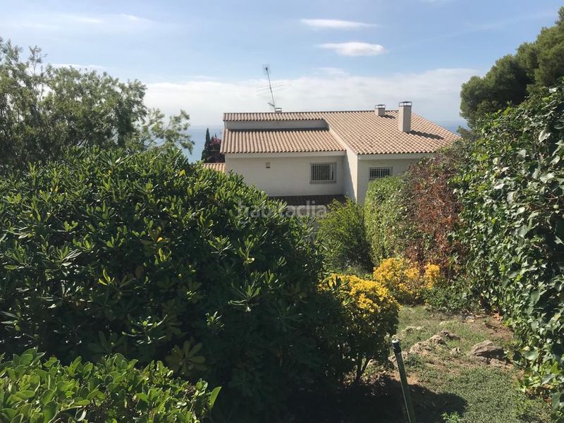 Foto 2b3da547-1c14-404e-bf04-ac394715a8e1. Chalet magnífica villa señorial con vistas panorámicas sobre el mar mediterráneo en Castelldefels
