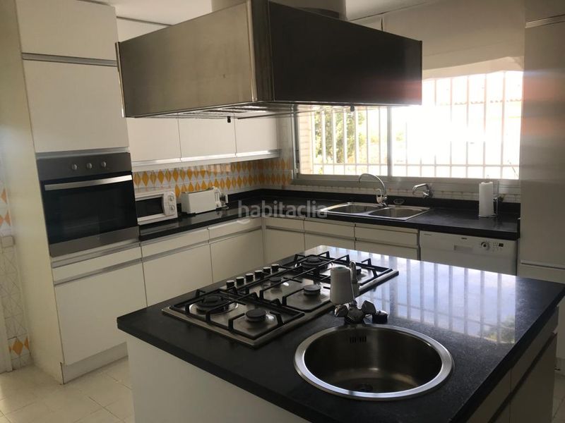 Foto 35244a72-a10f-4a3d-b81c-28e19b0af8cc. Chalet magnífica villa señorial con vistas panorámicas sobre el mar mediterráneo en Castelldefels