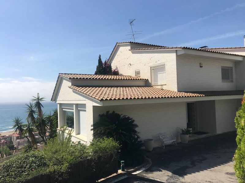 Foto 534ba4c3-cf36-4dbb-9a85-612d54500f41. Chalet magnífica villa señorial con vistas panorámicas sobre el mar mediterráneo en Castelldefels