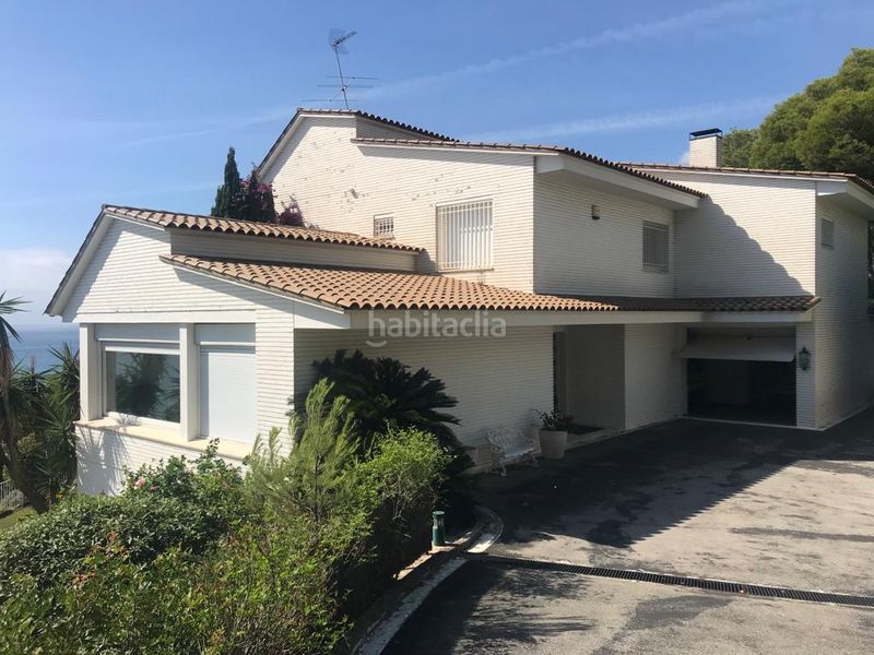 Foto 5b84acfa-f388-4550-a439-744f65f2cf29. Chalet magnífica villa señorial con vistas panorámicas sobre el mar mediterráneo en Castelldefels