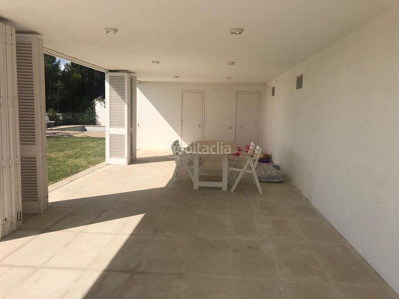 Foto 769136e3-afad-42c8-bee8-81d7d942d6d7. Chalet magnífica villa señorial con vistas panorámicas sobre el mar mediterráneo en Castelldefels