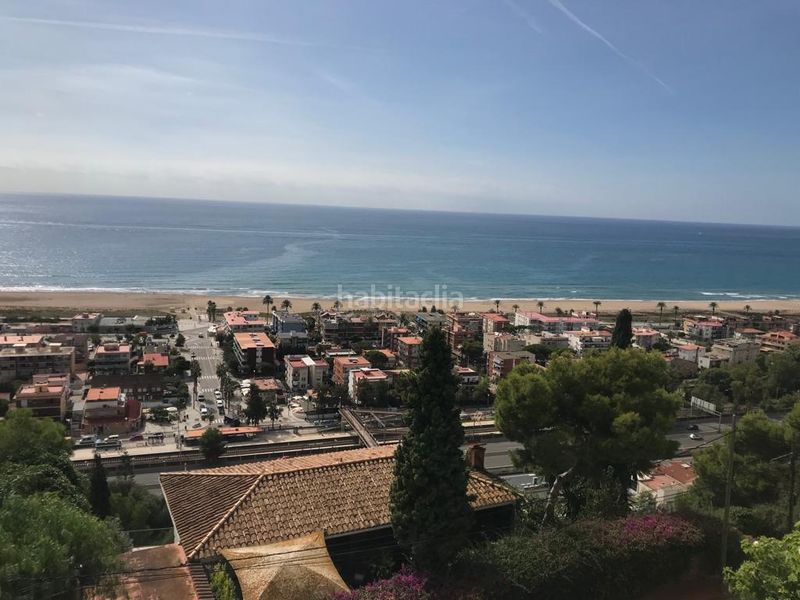 Foto 8980e44e-f02b-4bb7-a511-e6cf7a2b6c9a. Chalet magnífica villa señorial con vistas panorámicas sobre el mar mediterráneo en Castelldefels