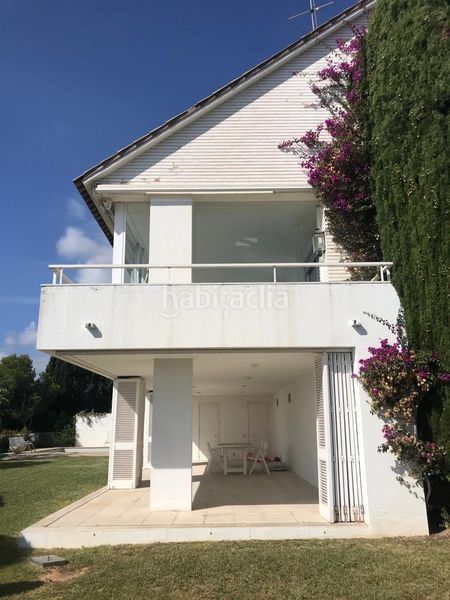 Foto 9990f30f-04d7-4690-b19f-c5d0af349752. Chalet magnífica villa señorial con vistas panorámicas sobre el mar mediterráneo en Castelldefels