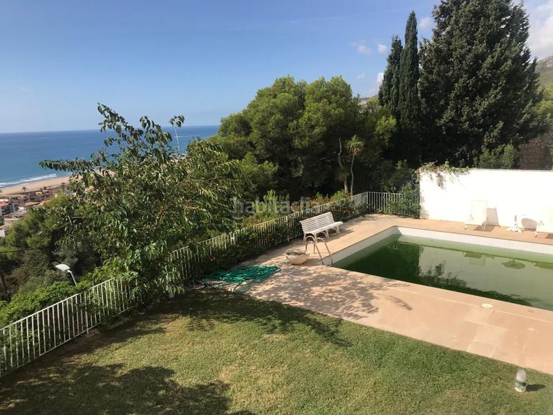 Foto b4b00aad-e717-4353-bec8-72bd9d47302f. Chalet magnífica villa señorial con vistas panorámicas sobre el mar mediterráneo en Castelldefels