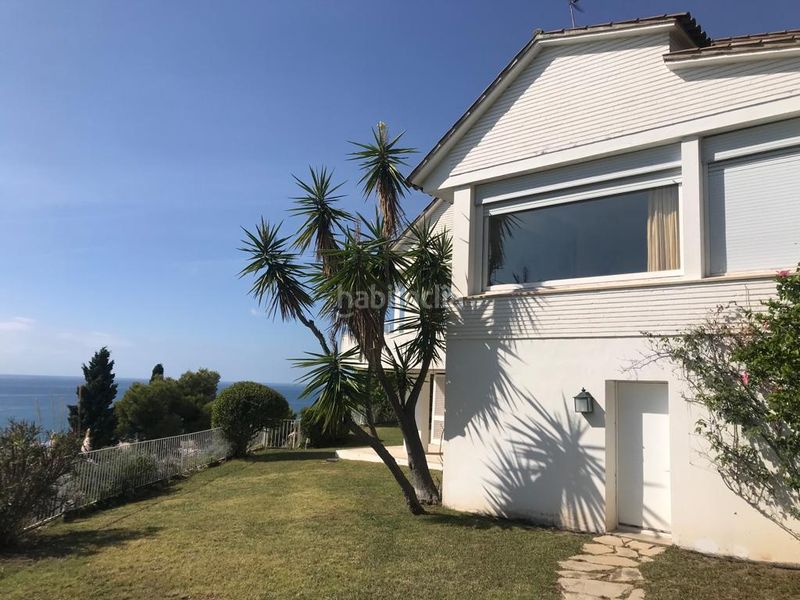 Foto d1ab896e-1049-4e35-a506-c036611460b0. Chalet magnífica villa señorial con vistas panorámicas sobre el mar mediterráneo en Castelldefels