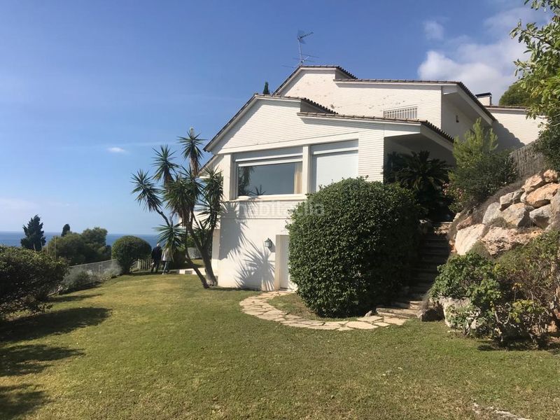 Foto db9af0ea-7699-4e60-8e41-95ac4848cdbd. Chalet magnífica villa señorial con vistas panorámicas sobre el mar mediterráneo en Castelldefels