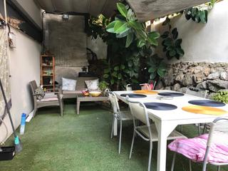 Apartament a Les Botigues de Sitges. Planta baja con jardín y trastero. total 95 m2.