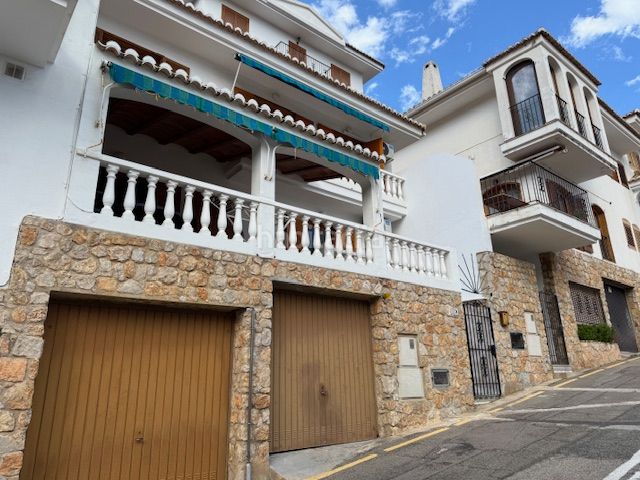 Foto 5625cb34-08de-4554-ae8c-8c2cbf9a3ebe. Casa adossada amb aparcament piscina a Racó Cullera