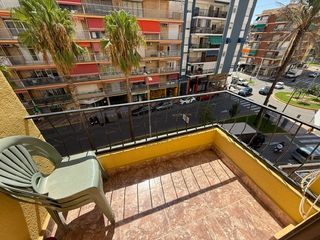 Etagenwohnung in Carrer del 25 d'abril 64. Zona san antonio