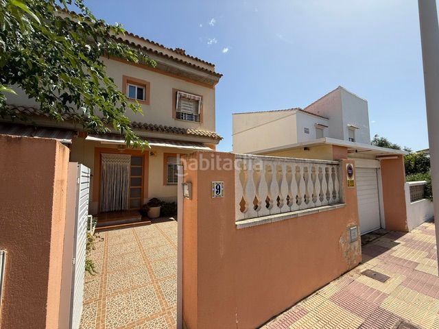 Foto cf5914b2-8b2c-4105-95e9-1e351ff30276. Casa adossada a El Marenyet Cullera