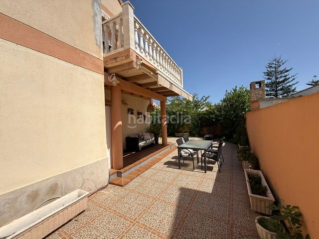 Foto fd75aa81-bd07-4ee5-b0e7-cbb776b11311. Casa adossada a El Marenyet Cullera