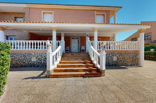 Chalet in Calle poligono y 87. Tu refugio frente al mar te espera! vive el lujo en la manga del